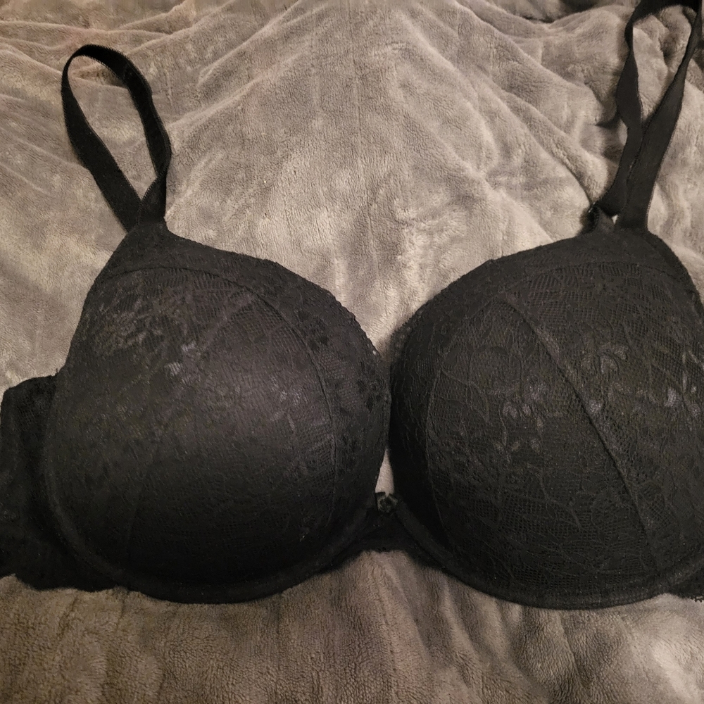 Torrid black lace xo plunge push up size 42DD